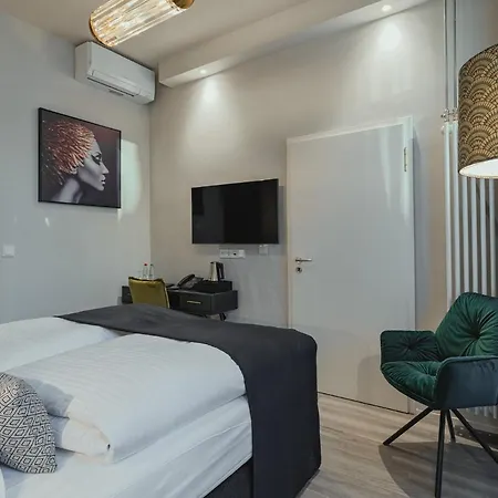 מלון Bs Boutique 4*